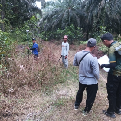 Petugas BPN Lamandau Ukur Tanah Program PTSL