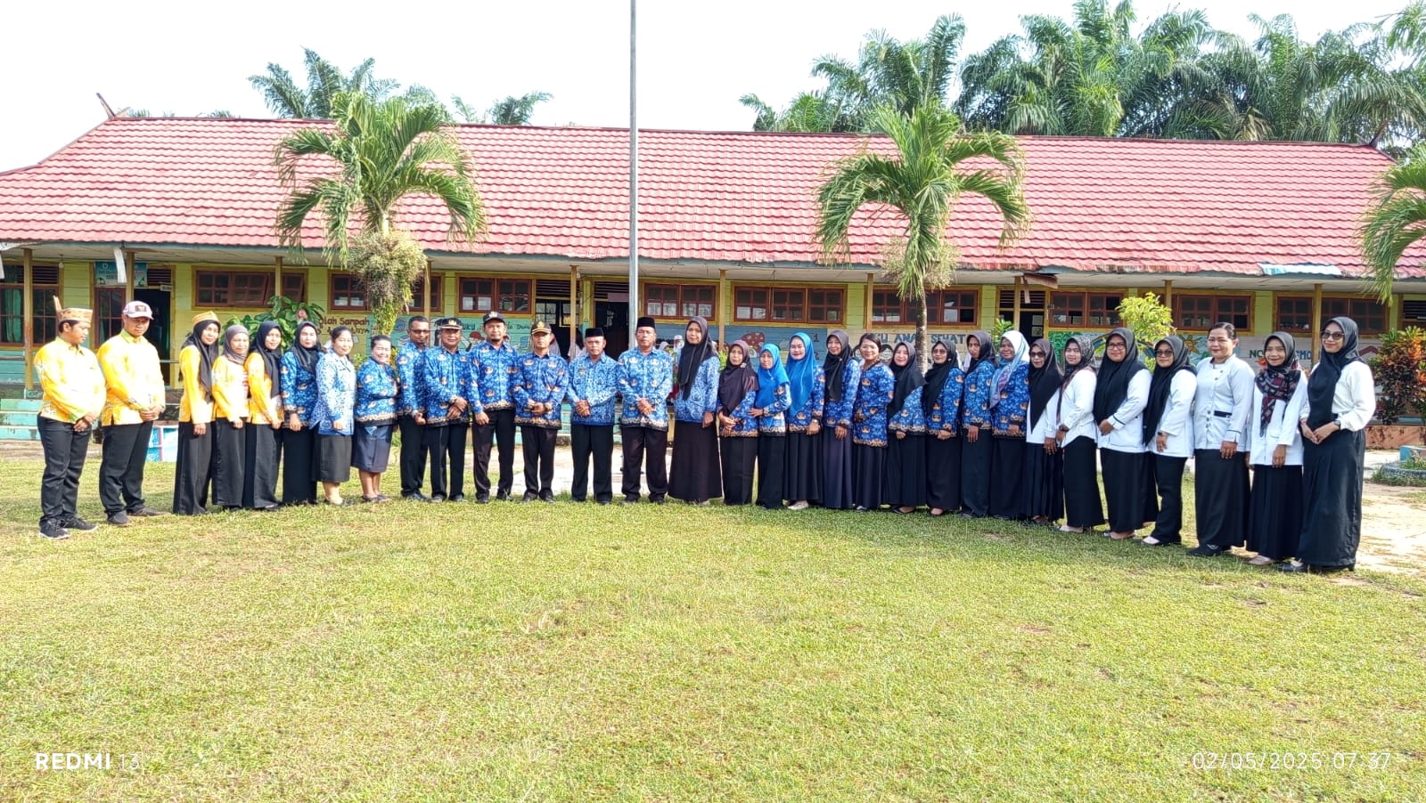 Pemdes Tri Tunggal Peringati Hari Pendidikan