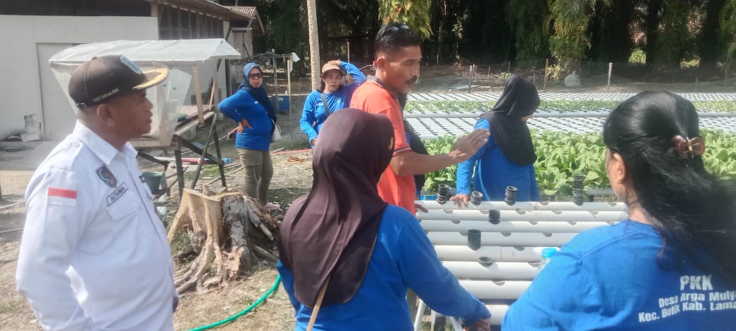 Kunjungan PKK Arga Mulya ke Kelompok Tani Hidroponik Tri Tunggal
