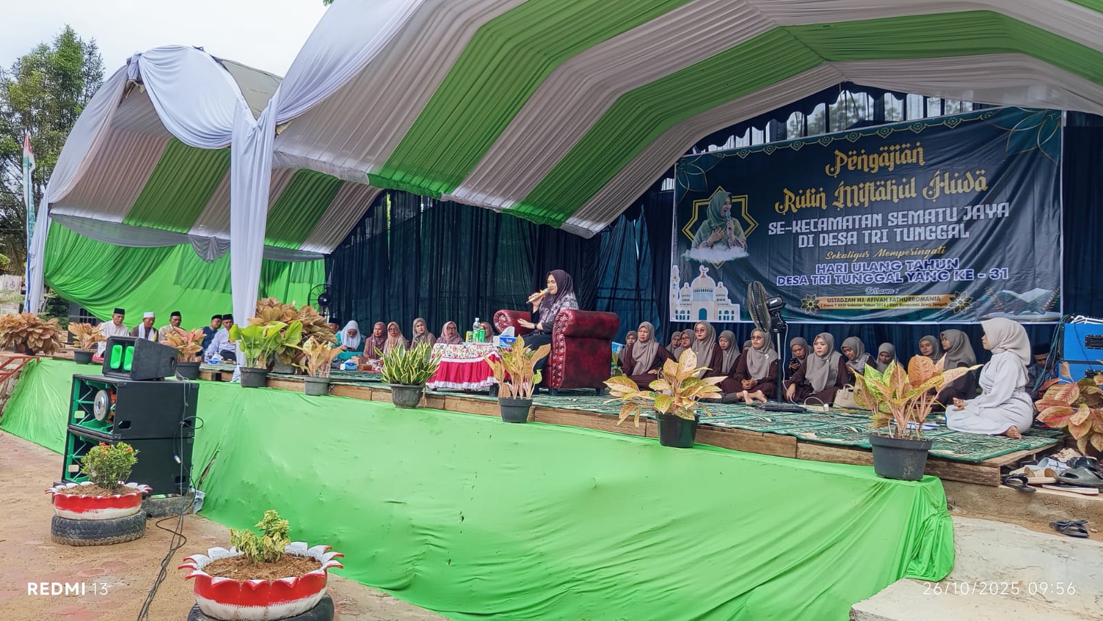 Pengajian Rutin Miftahul Huda Se-Kecamatan Sematu Jaya diselenggarakan di Halaman Kantor Desa Tri Tunggal