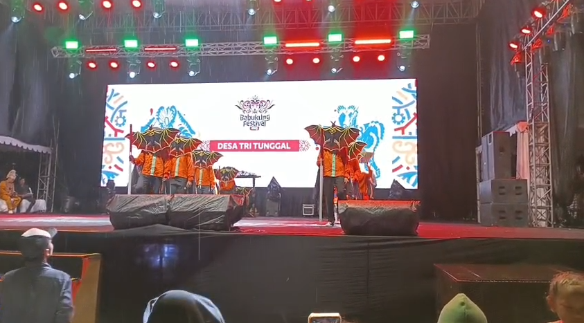 Kontingen Desa Tri Tunggal Berpartisipasi dalam Festival Babukung 2025